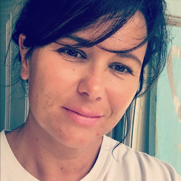 Meet your Posher, Angie - Picture 3 of 8